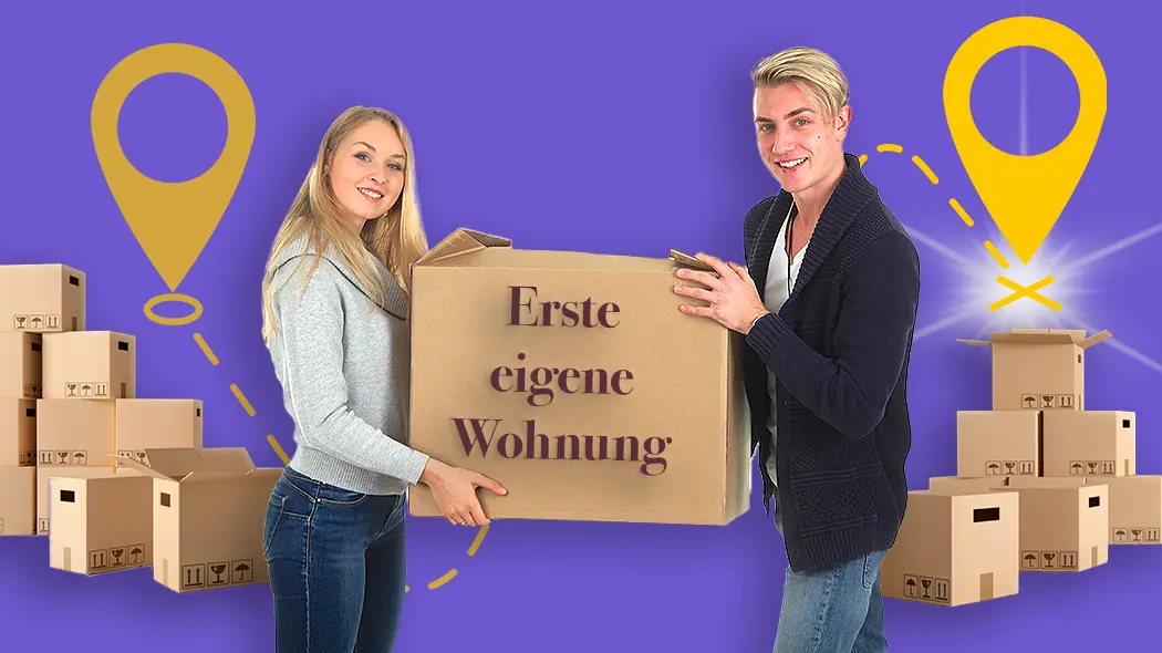 Ein Mann und eine Frau halten Kartons mit der Aufschrift "Erste eigene Wohnung" in einer hellen Umgebung.