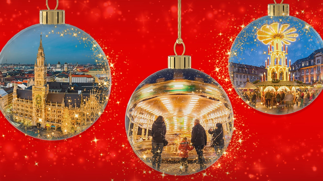 Drei Weihnachtsornamente hängen vor einem roten Hintergrund.