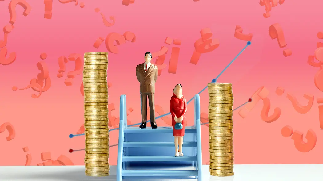 Eine konzeptionelle Darstellung zum Thema Gender Pay Gap auf einem rosa Hintergrund mit zahlreichen Fragezeichen. Im Zentrum stehen zwei kleine Figuren auf einer hellblauen Treppe: Links ein Mann im Anzug neben einem hohen Stapel Goldmünzen, rechts eine Frau in einem roten Kleid neben einem deutlich niedrigeren Stapel Münzen. Im Hintergrund ist eine feine Liniengrafik mit Datenpunkten angedeutet, die den finanziellen Unterschied unterstreicht.