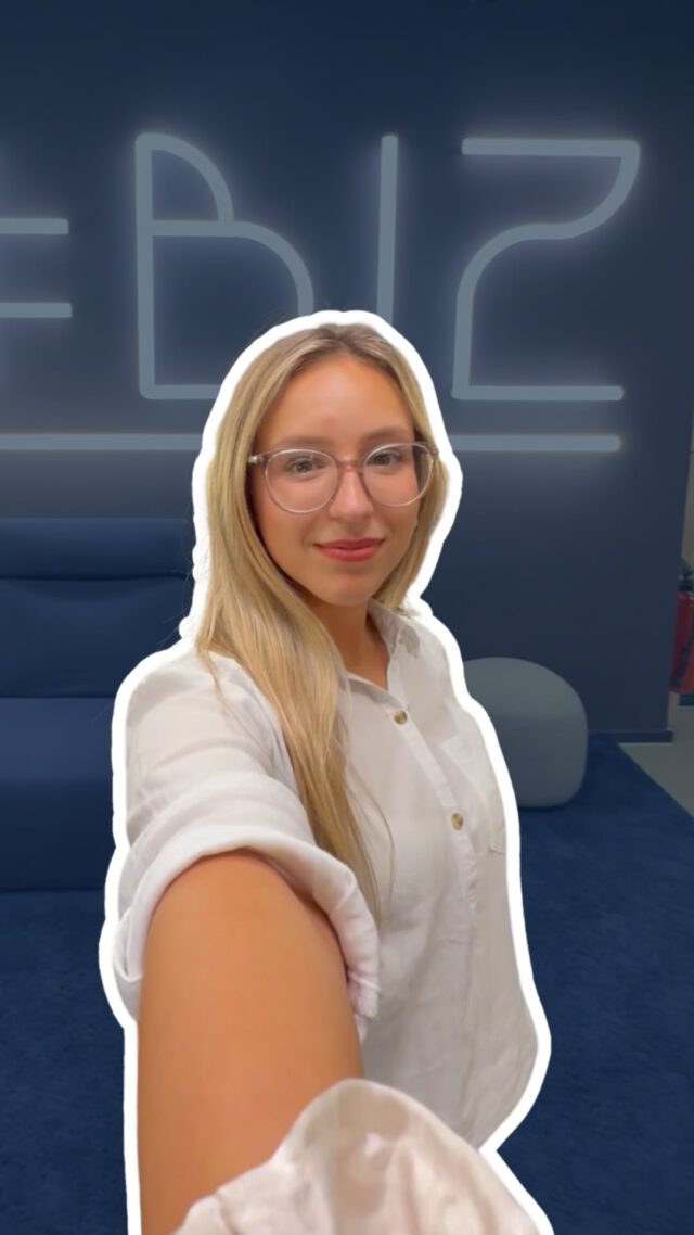 Bei uns geht die Ausbildung schon vor dem 01.09. los 🎉
Vor dem Azubi-Start lernen sich unsere Auszubildenden und dual Studierenden beim Kennenlerntag im Mai schon kennen 🫶

Mit dabei war auch unsere Kollegin Mariana von der Jugend- und Ausbildungsvertretung, die euch im Reel alles zeigt 💪

Teamgefühl ab Tag 1? Lieben wir 🫶

#StadtsparkasseMünchen #TeamSSKM #Ausbildung  #JugendundAusbildungsvertretung