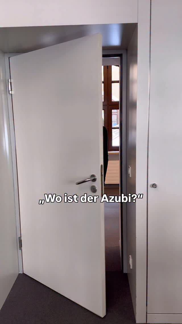 Alles für guten Content 😮‍💨🕺🪩

#socialmedia #humor #tanz #azubi #bank