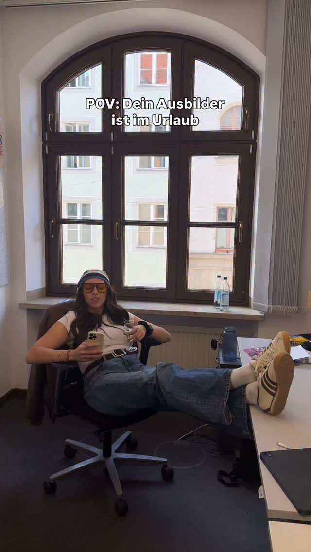 Schlado? Ich mach um 15 Uhr Feierabend 🤘

Ausbildung Stadtsparkasse München Bank Azubi Feierabend Überstunden Ausbilder Urlaub