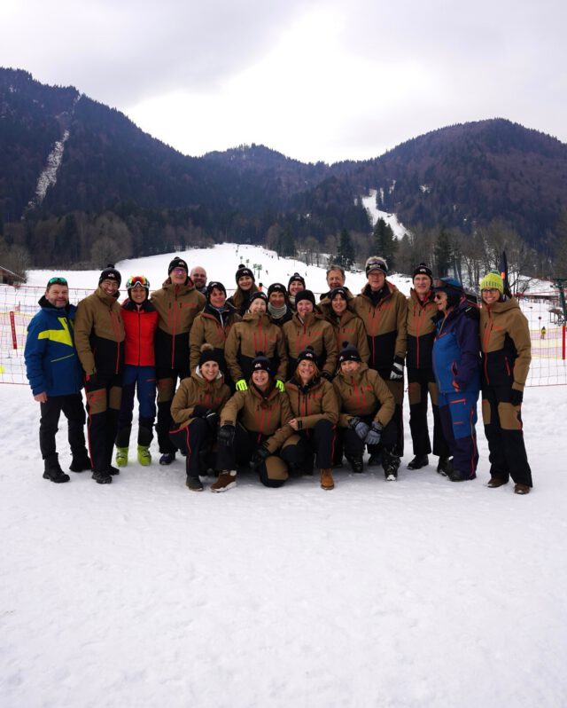 Unsere SSKM-Crew beim @interbancario_2026 ⛷️✨ – Teamspirit pur!  Gestern gab es nicht nur ein Treppchen für‘s #TeamSSKM, sondern auch ordentlich Stimmung und Good Vibes Only 🔥 Ob auf der Piste oder daneben: Zusammenhalt, Austausch und Spaß stehen hier im Mittelpunkt 🥳   #TeamSSKM #Interbancario2026 #StadtsparkasseMünchen #Lenggries