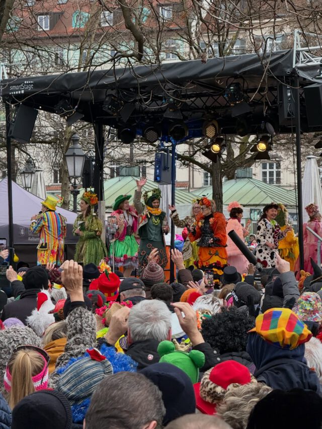 🎭🎉 Helau aus München!

Heute ist Faschingsdienstag – der letzte große Tag der närrischen Zeit 🥳✨ Mit bunten Kostümen, Musik & guter Laune wird in München nochmal richtig gefeiert 🎶

Wir wünschen euch eine gute Zeit - lasst es krachen 💃

#Fasching #Faschingsdienstag #München #Helau #StadtsparkasseMünchen