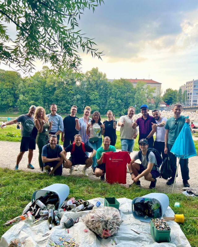 🤝✨ Teamwork makes the dream work ✨💪
 
Letzte Woche haben unsere Kolleg:innen aus dem Vertriebsmanagement bei einer Clean-up-Aktion mit @rehabrepublic e.V. an der Isar mitgemacht. 🚮
 
Dort haben wir 8 Kilo Müll in 2 nur Stunden gesammelt! Für ein sauberes München! 💚