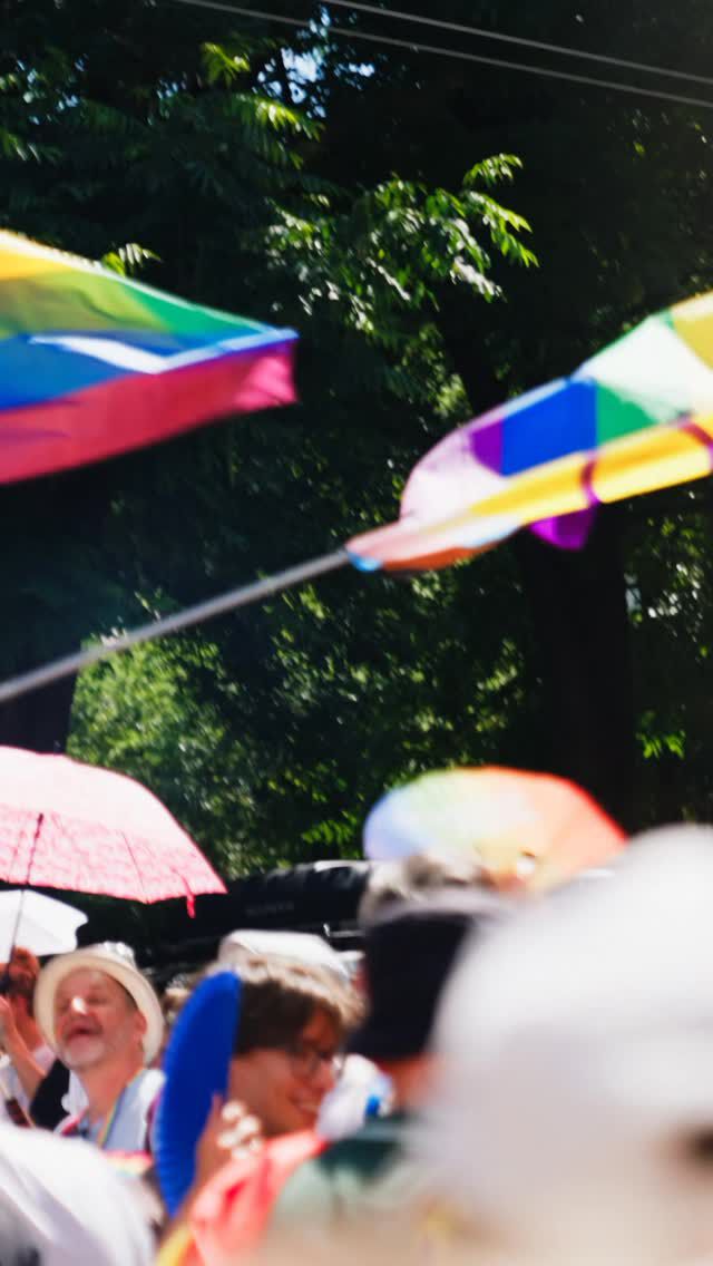 CSD in München2025? 10/10  🌈✨

Zum vierten Mal dabei – proud to be a part of this! 💛✨

Shoutout ans #teamsskm, an die @versicherungskammer_bayern, @sis.immobilienservice, den SVS Sparkassen VersicherungsService, den @csdmuenchen und alle, die sonst noch beim CSD dabei waren🏳️‍🌈

🎥 Unser Recap-Video ist live – schaut’s euch an & teilt die Vibes 🌟