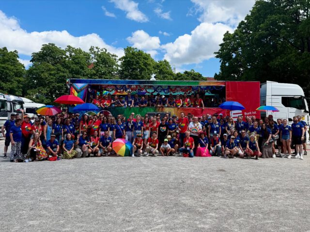 🚛🌈 CSD 2025 – Wir sind dabei ❤️

Gemeinsam mit mit @versicherungskammer_bayern , SparkassenVersicherungsService und dem @sis.immobilienservice sind wir mit eigenem Truck am Start beim CSD München 2025 – und sowas von proud 💥

👉 #133 in der Parade – see you! ✨

#csdmünchen #pridemonth #teamsskm #StadtsparkasseMünchen