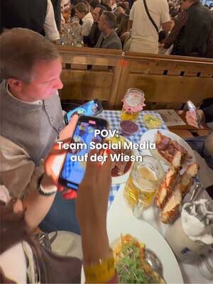 First things first 🤫📸 #socialmedia #wiesn #oktoberfest #content #stadtsparkassemünchen