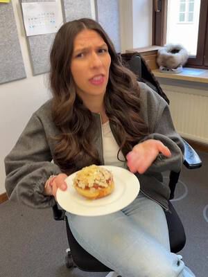 Nehme gerne Geschenke in Form von Krapfen an ✨🎊❤️ #krapfen #münchen #krapfenzeit #fy #viral