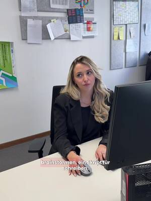 Ist ja eh kurz …🥲🥲 #bürocomedy #socialmediamanager #sparkasse #fy