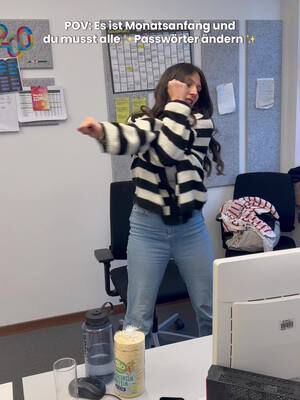 Jeden Monat der gleiche Struggle 🥀🥀 so kurz davor einfach 12345678 zu nehmen 🫡 #fy #passwort #büro #sparkasse #viral