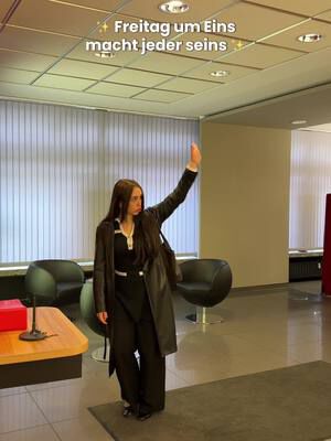 Freitagnachmittag arbeiten? Nicht mit mir 🫡 #büro #feierabend #robertgeiss #fy #viral SEO: Büro | Comedy | Feierabend | Wochenende | Bank | Sparkasse | Ausbildung | Azubi | Trend