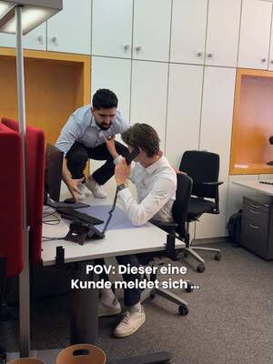 Ich will’s jetzt auch wissen, maaaan 😭😭😭 #officehumor #kundengespräch #bank #ausbildung #bürogossip SEO: Officehumor | Kundentelefonat | Bürogossip | Kundengespräch | Bankausbildung