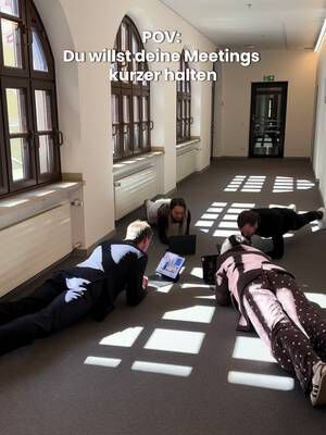 Zeit ist Geld Freunde 🤑 #fyp #viral #meeting #office #plank