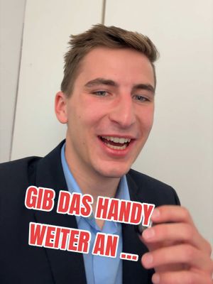 Jetzt mal ehrlich: Was würde man über euch sagen 🫣🫣🫣 #gibdashandyweiter #azubi #ausbildung #corporatehumor #socialmediatrend