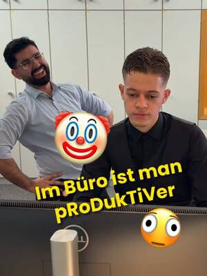 Ja genau und da ist es auch kälter 🥲🥲 (Haben keine Klimaanlage)  #büro #produktiver #corporatehumor #hitzefrei #bürogossip